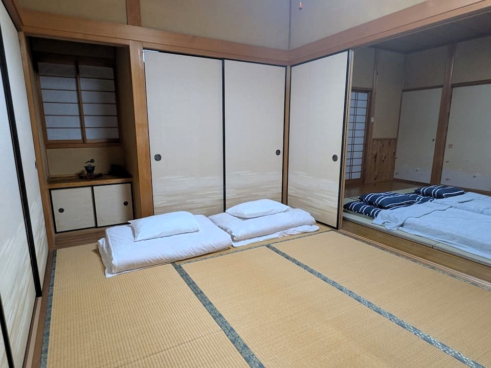 Guesthouse Omusubi Nakatsugawa bedroom