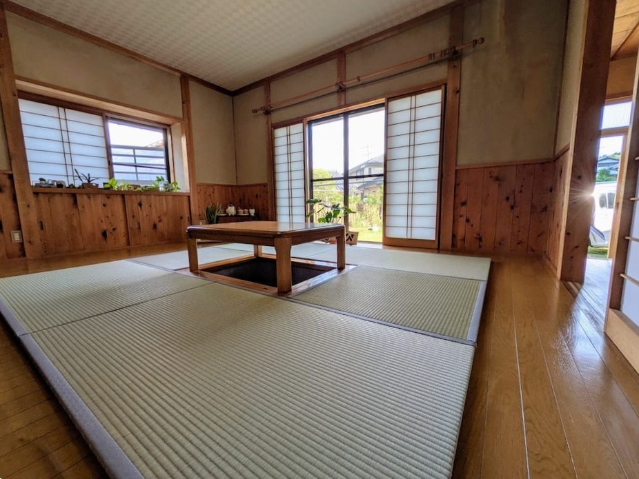 Guesthouse Omusubi Nakatsugawa living room Kotatsu