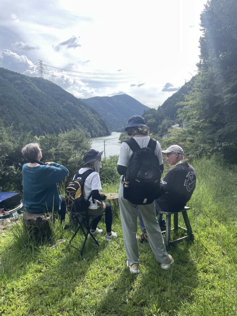 Iiji hiking tour photo relaxing at Niwabunko